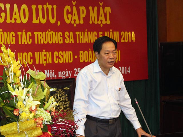 Đồng chí Thiếu tướng Nguyễn Thế Kết - Phó Chính ủy Bộ Tư lệnh Thủ đô bày tỏ sự cảm ơn đoàn Học viện CSND đã tổ chức buổi giao lưu gặp mặt đầy ý nghĩa