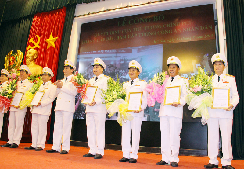 Bộ trưởng Trần Đại Quang trao Quyết định thăng cấp bậc hàm cấp Tướng tại buổi Lễ