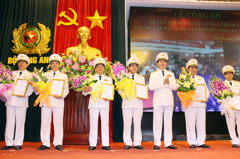 Bộ trưởng Trần Đại Quang trao Quyết định thăng cấp bậc hàm cấp Tướng tại buổi Lễ