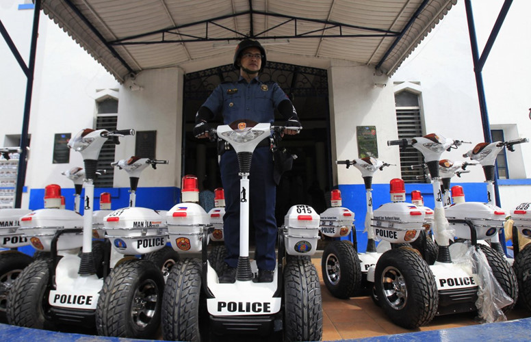 Cảnh sát Philippines với những chiếc xe máy cân bằng