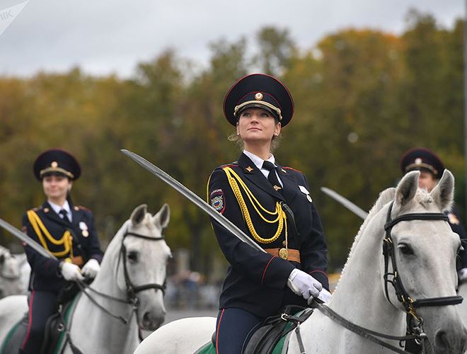 Các nữ Cảnh sát trên lưng ngựa trong Ngày Thực thi pháp luật ở Matxcơva, Nga