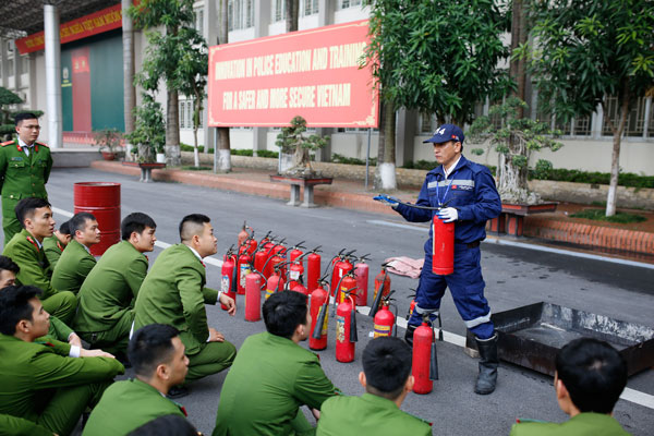 Lớp tập huấn được tổ chức nhằm trang bị, cập nhật những kiến thức, kỹ năng cơ bản về công tác phòng cháy, chữa cháy