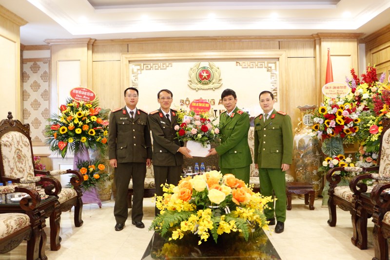 Công an tỉnh Bắc Ninh chúc mừng cán bộ, giảng viên Học viện