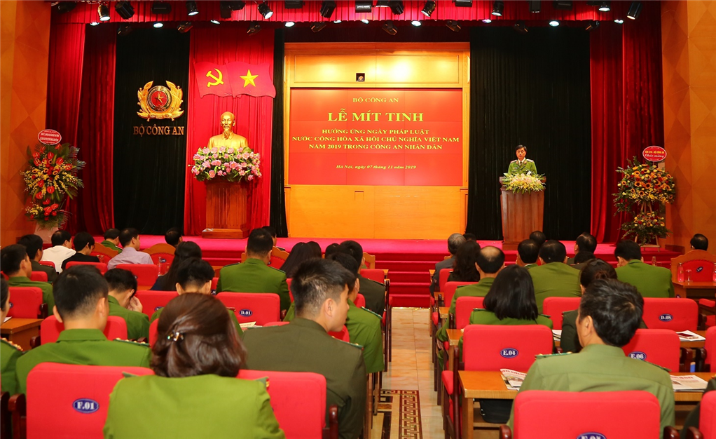 Lực lượng CAND tích cực hưởng ứng Ngày Pháp luật Việt Nam