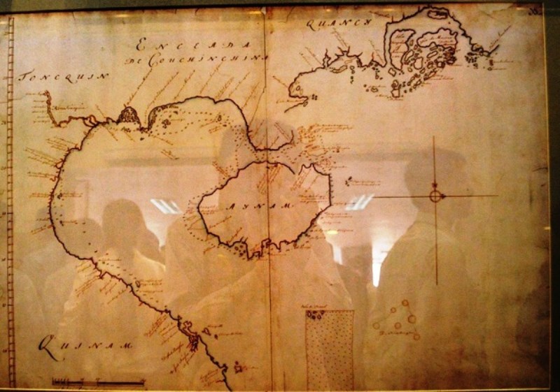 Đặc biệt, đây là tấm bản đồ do Thủ tướng Vương quốc Hà Lan Mark Rutte tặng Thủ tướng Việt Nam Nguyễn Tấn Dũng vào ngày 29/9/2011. Bản đồ này minh chứng Hoàng Sa, Trường Sa thuộc lãnh thổ Việt Nam. Ảnh: VGP/Thế Phong