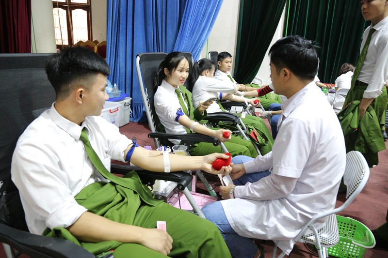 Cán bộ, học viên Học viện CSND tham gia hiến máu tình nguyện
