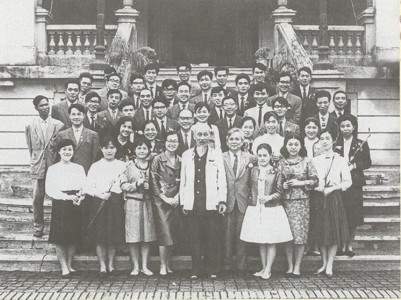 Chủ tịch Hồ Chí Minh tiếp đoàn ca múa dân gian Nhật Bản sang thăm và biểu diễn tại Việt Nam. (Nguồn: Tài liệu lưu trữ Bộ Ngoại giao)