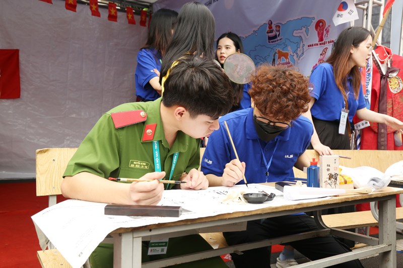 Hội trại cũng là dịp để học viên Học viện CSND có cơ hội giao lưu cùng sinh viên các trường đại học trên địa bàn thành phố Hà Nội.